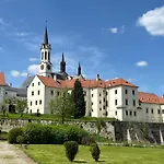 Pod Lipenskou Hrazi Feriehus Loučovice